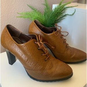 - - Bruno Magli Heeled Lace up Oxfords
